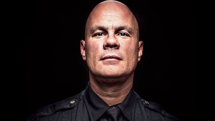 Стажеру дали самый неспокойный район, но он начал работать по-своему. Через два года его район стал лучшим в округе