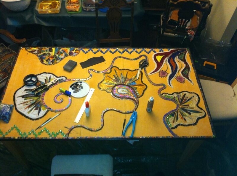 Мозаичный кухонный стол - своими руками решила, покрыть, получилось, проект, можно, использовать, пространство, начала, затирки, мозаики, крупный, добавить, помогут, хорош, плиток, маленькие, красокПодобный, цветов, цепочки, Разноцветные