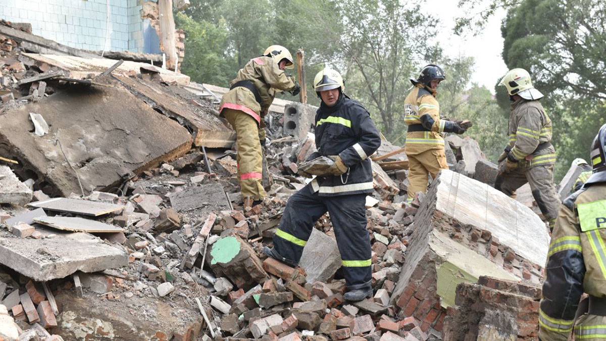 Завал на месте обрушения стены жилого дома в Омске полностью разобрали