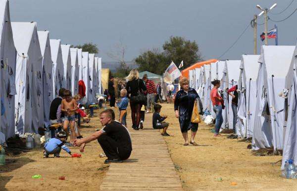 Временный палаточный лагерь для беженцев из Украины в Ростовской области РФ, вблизи российско-украинской границы, 18 августа 2014 года.