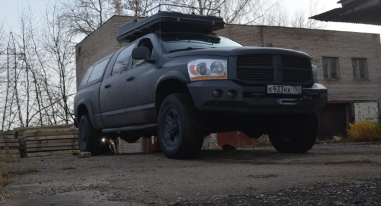 Dodge Ram 1500 2006 года: Добротный пикап с хорошим клиренсом и мощным мотором