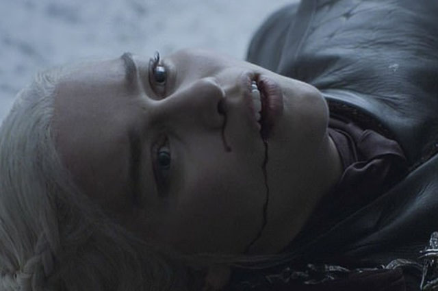 Эмилия Кларк призналась, что смотрела речи Гитлера перед съемками в финале Эмилия Кларк призналась, что смотрела речи Гитлера перед съемками в финале