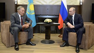 Президент России Владимир Путин и президент Казахстана Нурсултан Назарбаев во время встречи в резиденции Бочаров ручей Сочи. 16 августа 2016