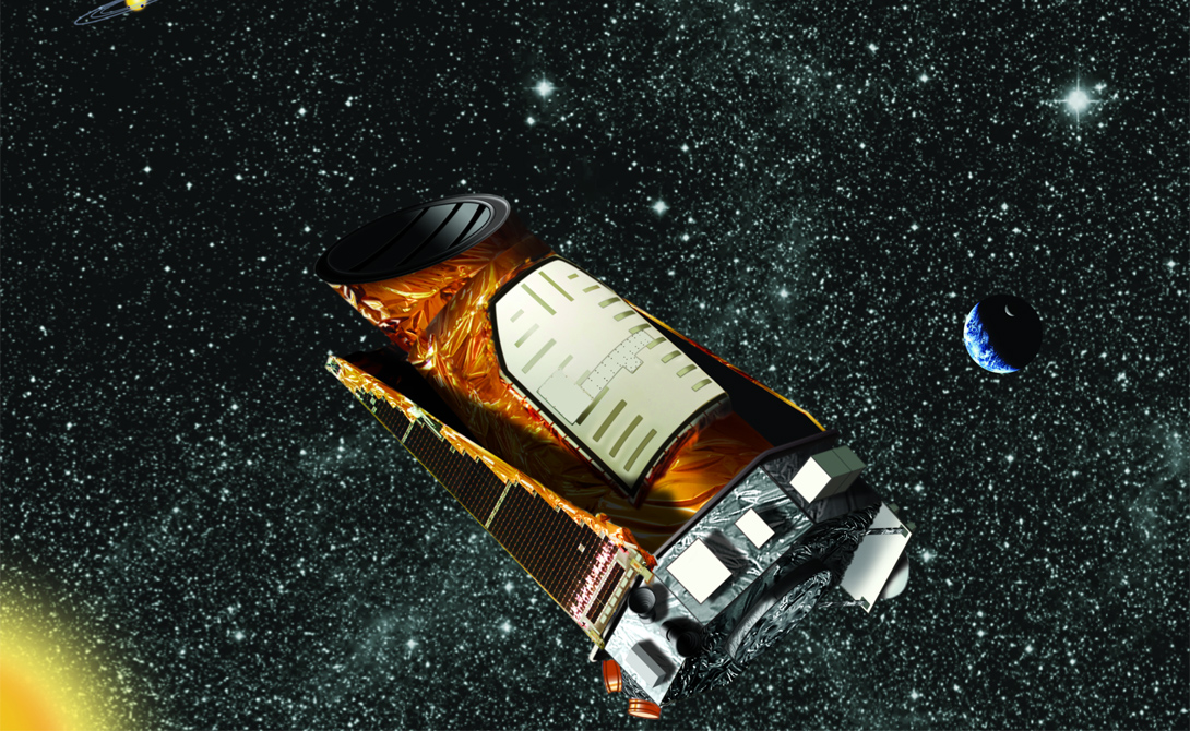 Открытие Kepler
Странную звезду помог открыть телескоп Kepler, проводивший специальную миссию К2. Изначально данные были признаны ошибкой системы, однако дальнейшие исследования показали, что телескоп ошибиться не мог. Еще в прошлом октябре к изучению странного светила приступила еще одна группа астрономов из Йельского университета: они также подтвердили наличие странных флуктуаций звезды Табби. Кроме того, последовательный анализ показал, что сила свечения звезды упала почти на четверть за последние семь лет.