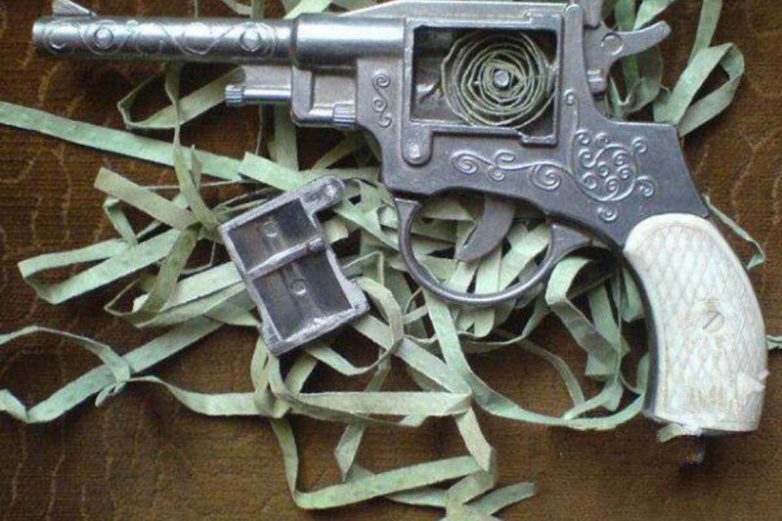 Коробка с вещами из детства...