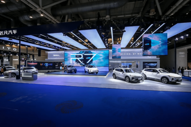 Rising Auto F7 от SAIC запущен в Китае со сменными батареями. От 30 500 долларов США