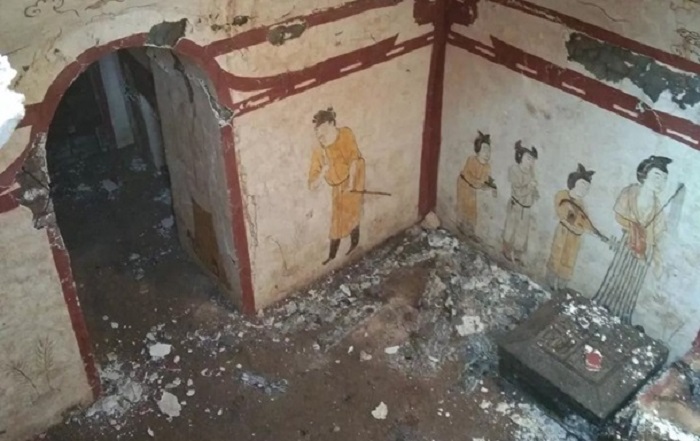 На детской площадке в Китае раскопали древнюю гробницу (ФОТО)