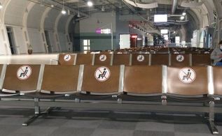 Львовский аэропорт не пускает иностранцев к семье
