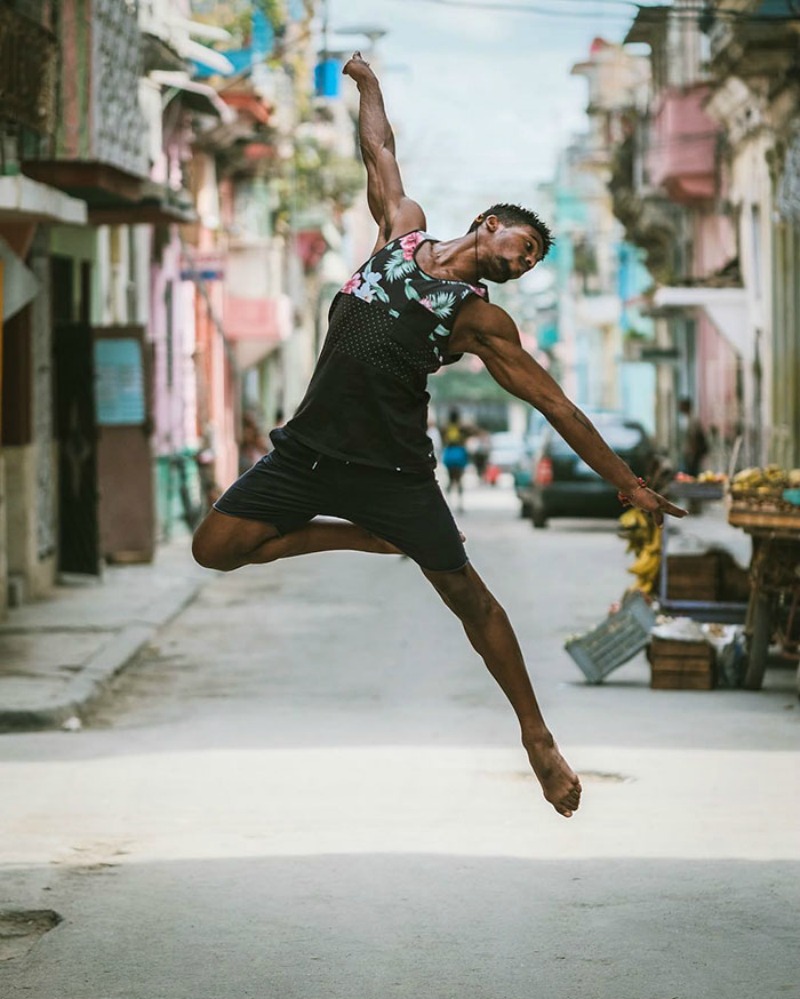 Фотография: Кубинская страсть и русская балетная школа: уличные снимки танцоров №5 - BigPicture.ru