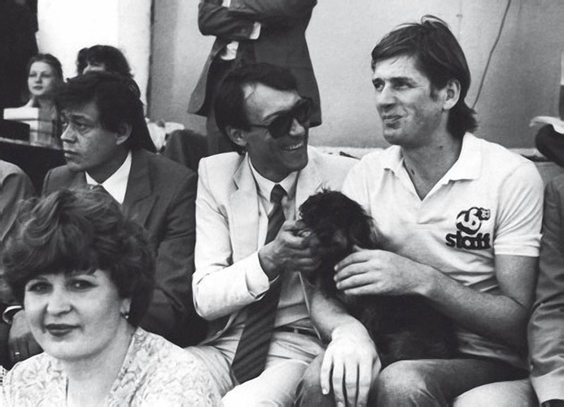 иколай Караченцов, Олег Янковский и Александр Абдулов на футбольном матче, 1984 год известные, люди, фото