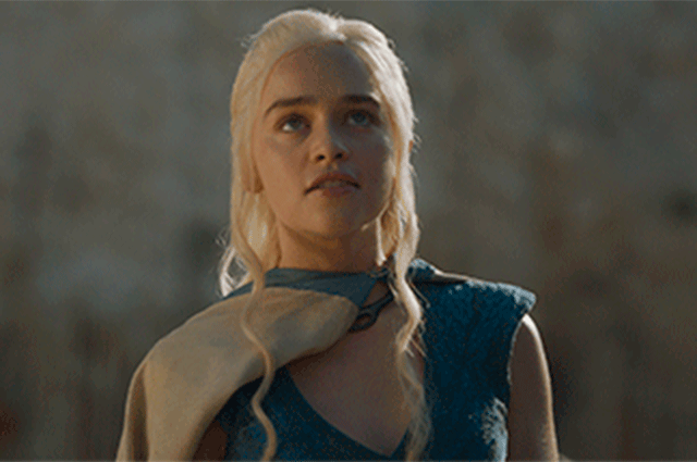 Эмилия Кларк призналась, что смотрела речи Гитлера перед съемками в финале Эмилия Кларк призналась, что смотрела речи Гитлера перед съемками в финале