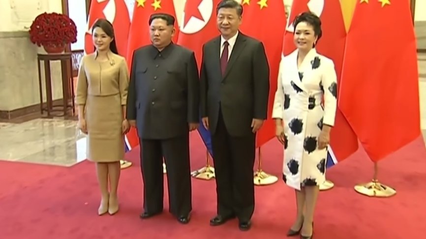 Лидер КНДР лично встретил Си Цзиньпина и его супругу в Пхеньяне