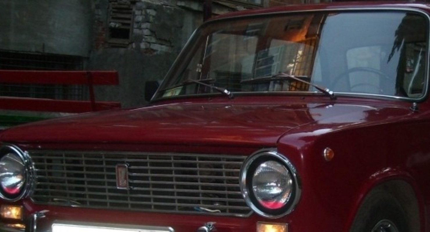 Тормозная жидкость в фарах: защита от коррозии или тюнинг