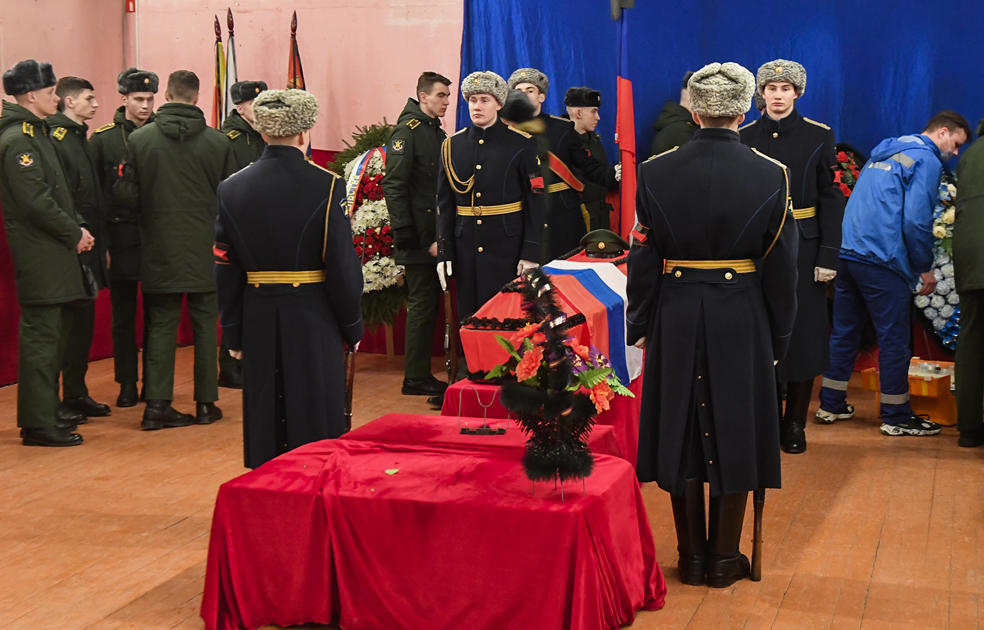В Максатихе простились с военнослужащим, погибшим во время спецоперации на Украине