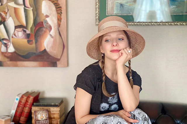 В сети обсуждают возможную помолвку Лизы Арзамасовой и Ильи Авербуха Звездные пары