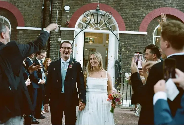 Айзек Хемпстед-Райт с невестой