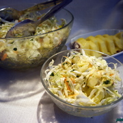 Капустный салат с ананасом, яблоком и морковью