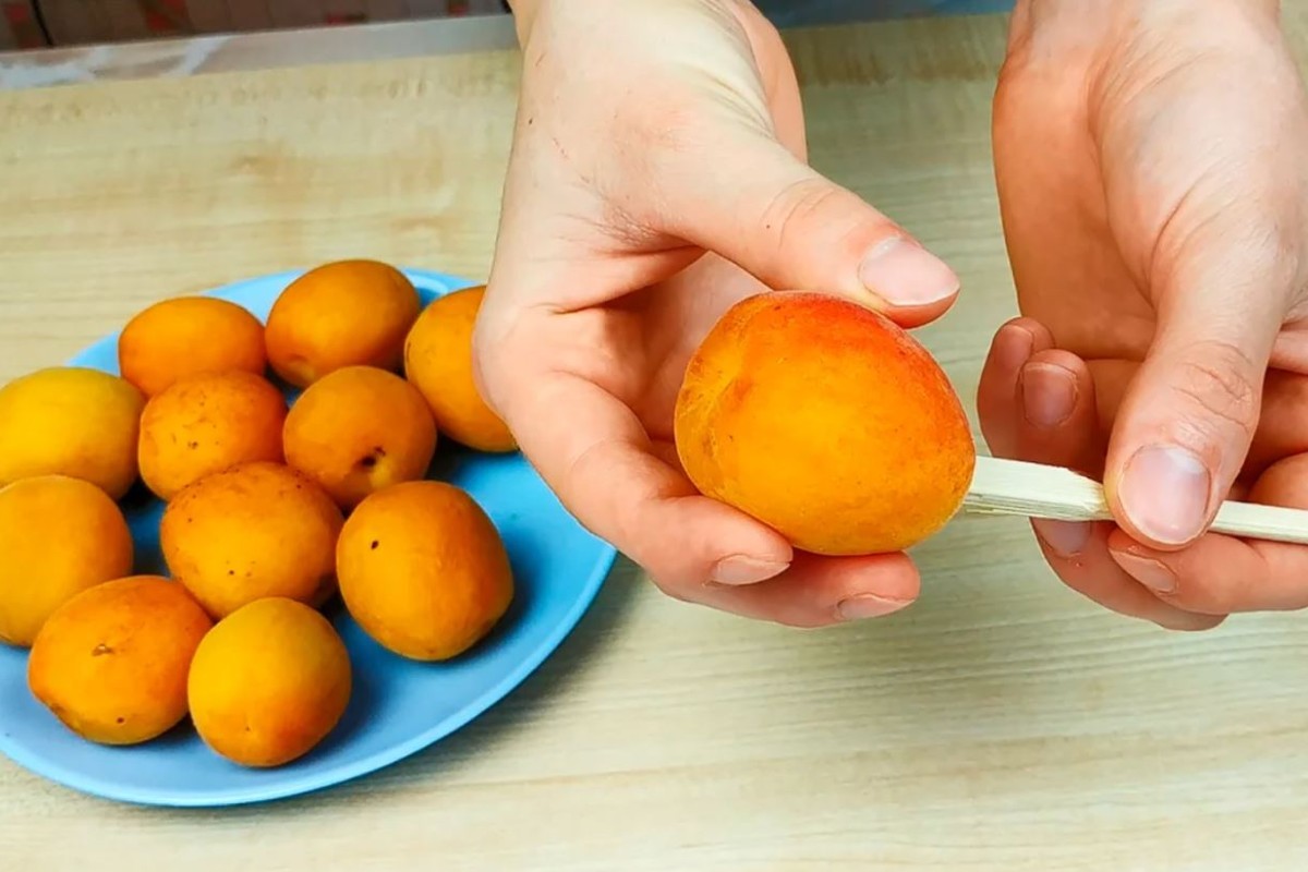 Как сделать, чтобы абрикос остался целым при варке варенья без косточек