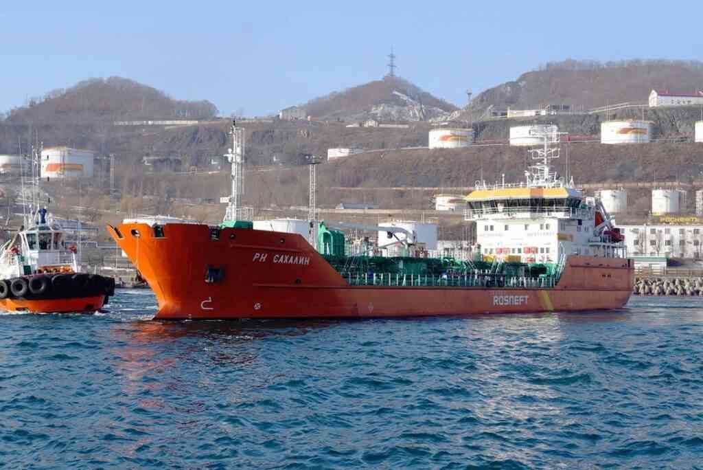 Bloomberg: Китай скупает российскую нефть, от которой отказалась Индия