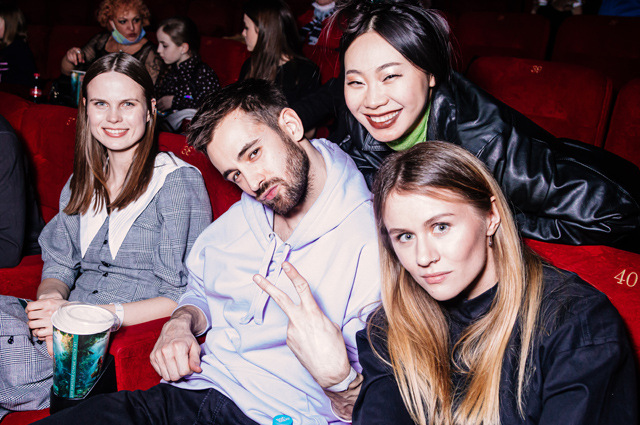 Марина Александрова с мужем, Светлана Иванова, дети Филиппа Киркорова и другие на премьере анимационного фильма Марина Александрова с мужем, Светлана Иванова, дети Филиппа Киркорова и другие на премьере анимационного фильма Светская жизнь