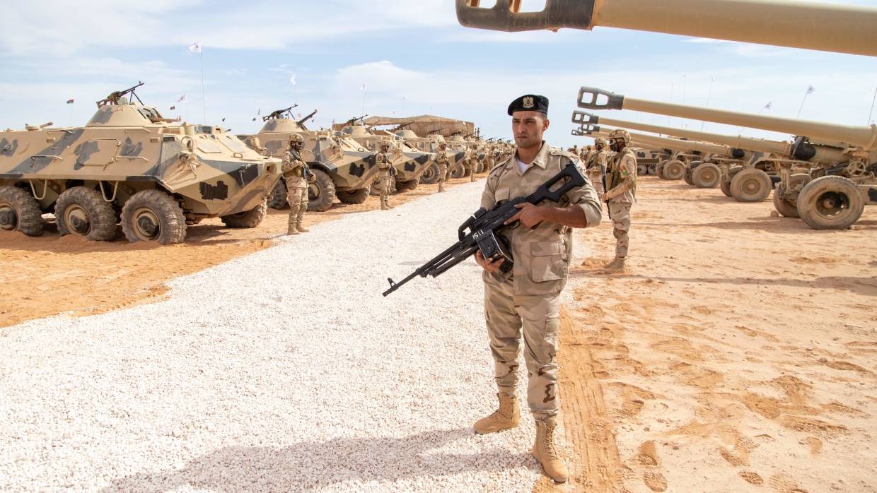 Авиация, танки и пехота: 106 бригада ЛНА уничтожила условных террористов на учениях Авиация, танки и пехота: 106 бригада ЛНА уничтожила условных террористов на учениях Весь мир