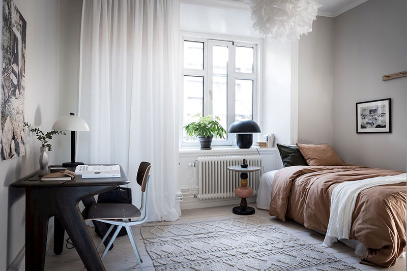 Великолепная белая квартира с живыми деревьями в качестве декора в Гетеборге гетеборг, интерьер и дизайн, квартира, комнатные растения, светлый интерьер, скандинавский стиль