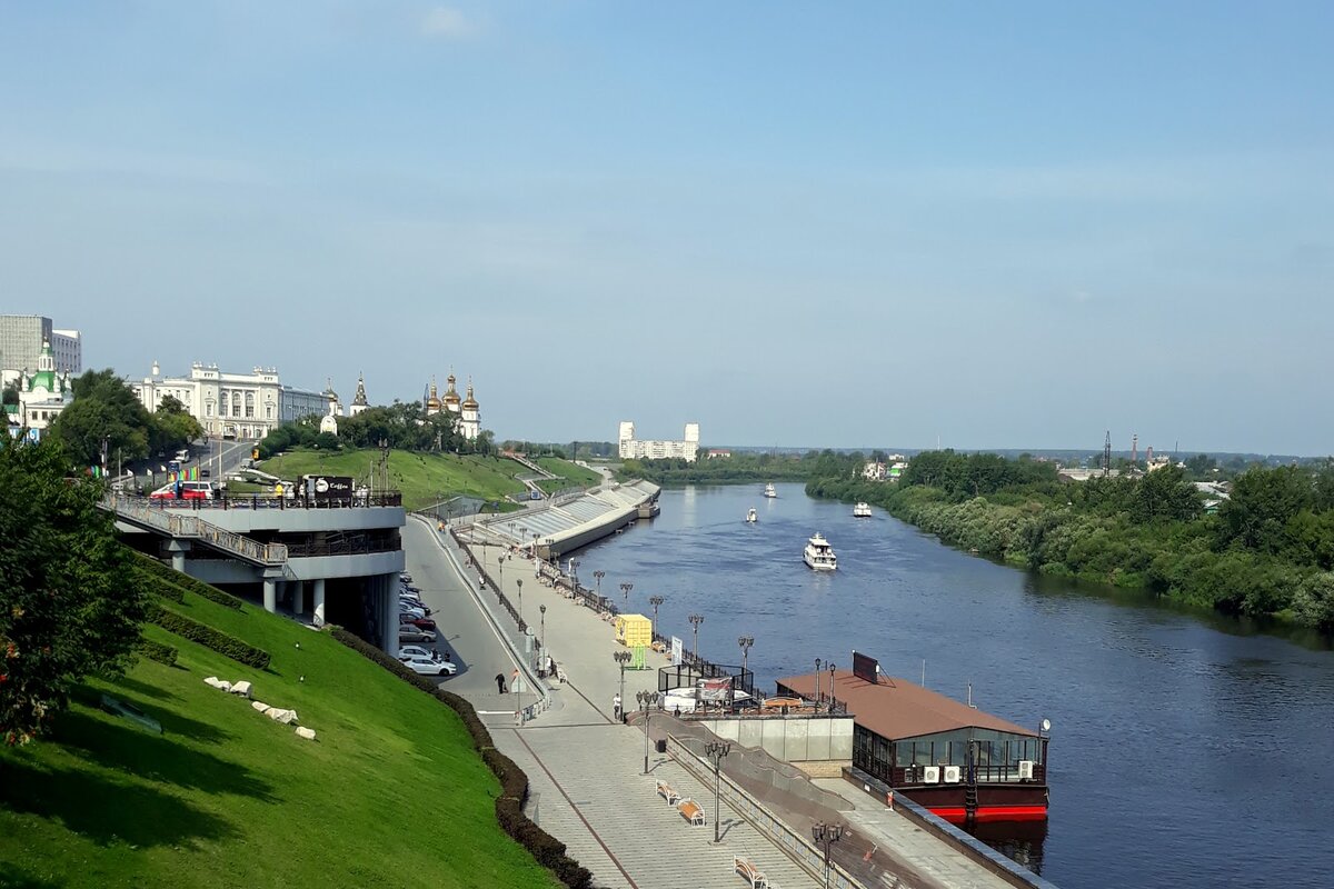 Вид с Моста Влюбленных на реку Туру.