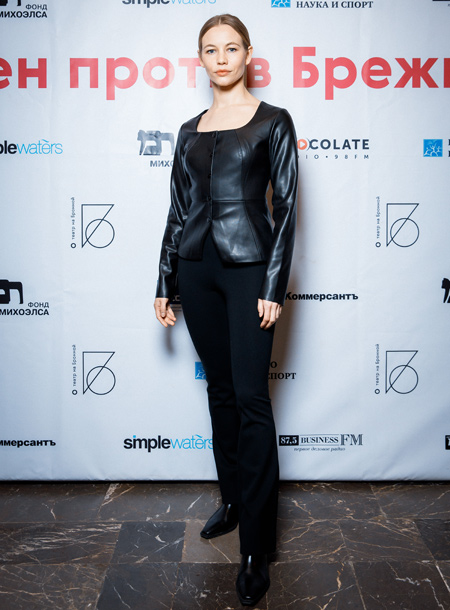 Ксения Собчак и Константин Богомолов, Баста и Елена Пинская и другие гости премьеры "Бэтмен против Брежнева" Звезды,Красная дорожка