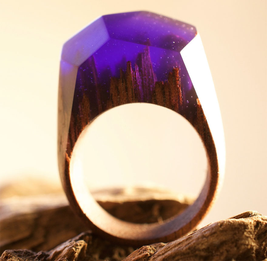 мини-сцены в деревянных кольцах