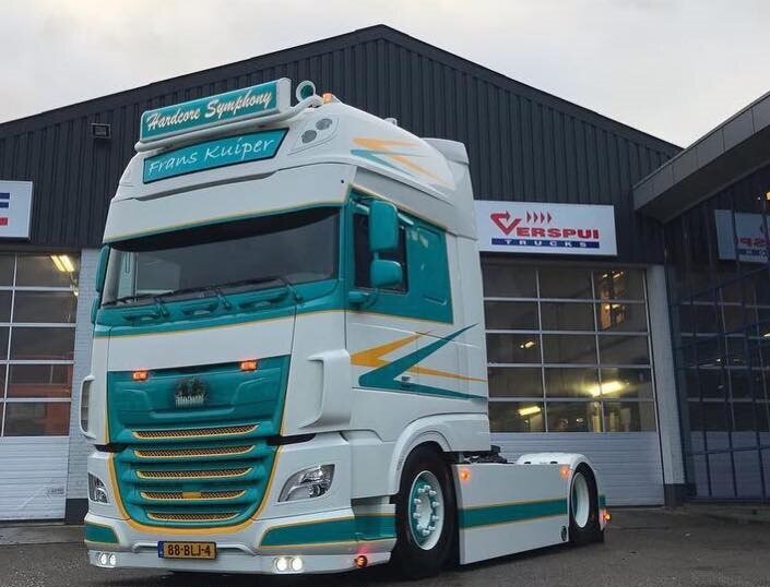 Грузовик DAF XF которму дали название "Хардкорная Симфония" - особый пример тюнинга Грузовик DAF XF которму дали название "Хардкорная Симфония" - особый пример тюнинга авто