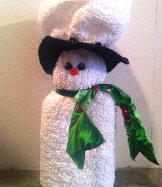 снеговик из полотенца