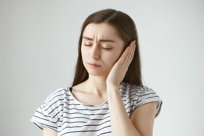 Боль в ухе может указывать на растущую в горле опухоль.