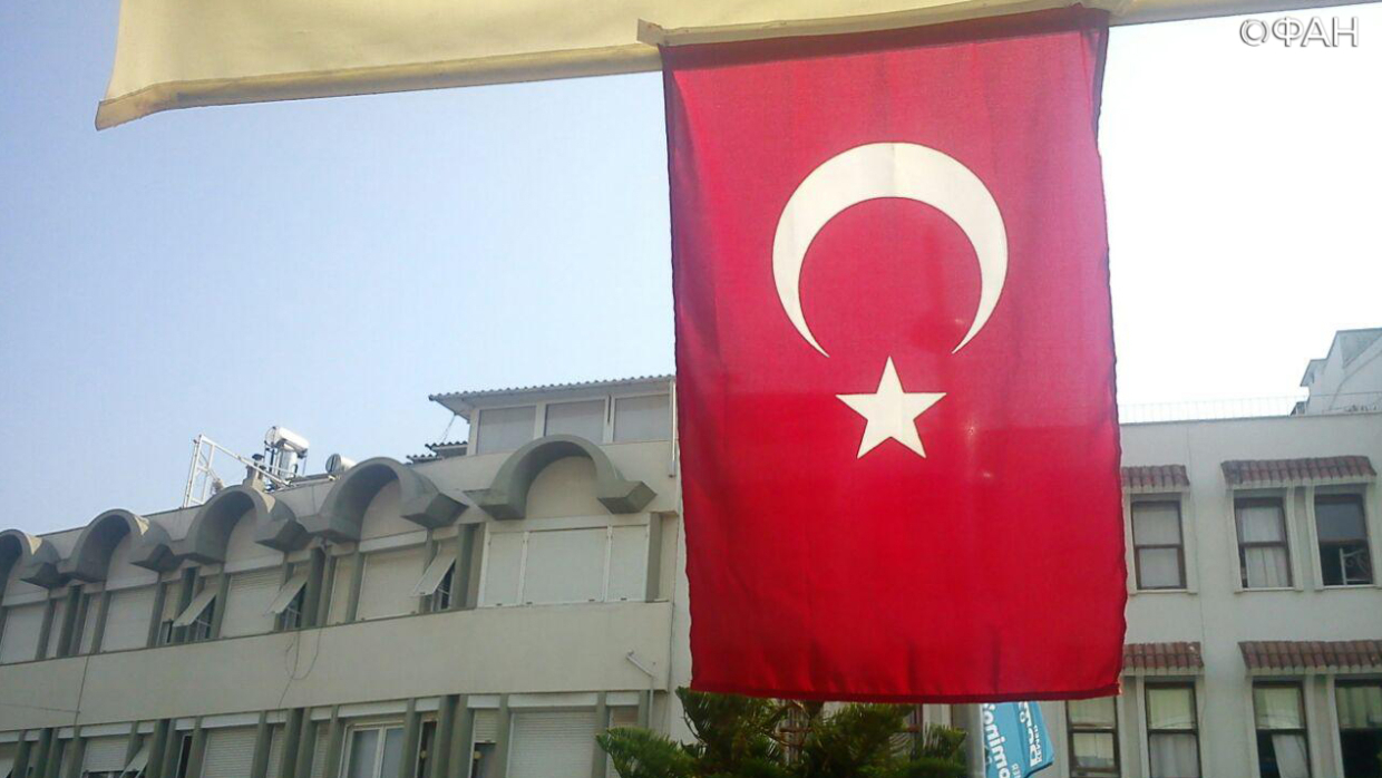 Большая партия поддельного алкоголя конфискована в турецком отеле