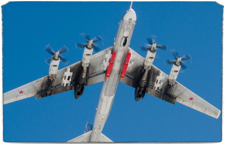 Источник: airwar.ru, автор - Юрий Киселев. Ту-95МС с ракетами Х-101. Вероятно, вся линейка бомбардировщиков ДА получит на вооружение Х-95. В будущем эта ракета станет основной для ПАК ДА "Посланник".