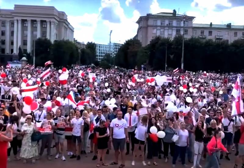 Странности пандемии: куда подевался коронавирус во время протестов против Лукашенко Странности пандемии: куда подевался коронавирус во время протестов против Лукашенко геополитика