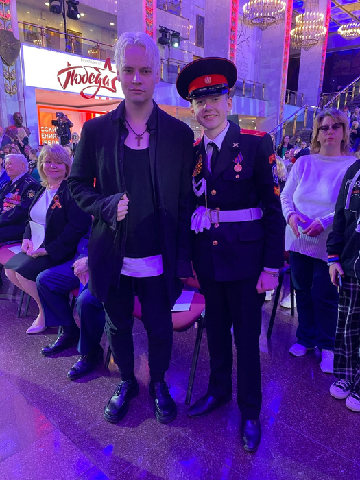 Zm8iWawJux4 (525x700, 472Kb)