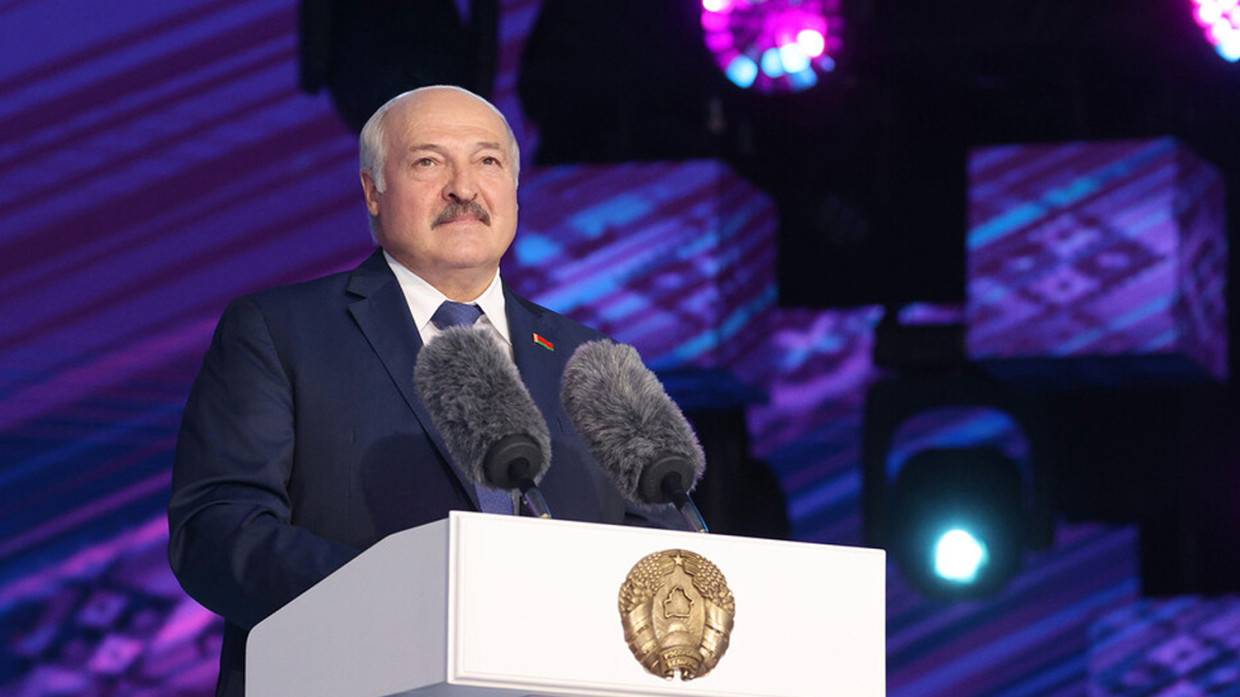 Лукашенко выразил признательность Путину за поддержку Белоруссии в период санкций Политика