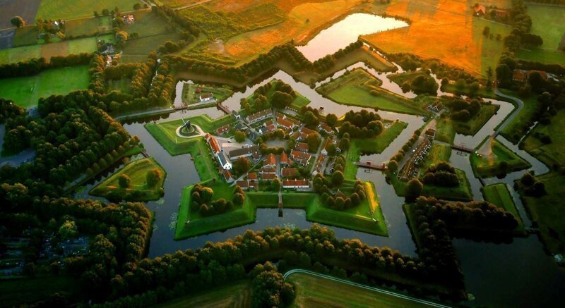 Загадки звездных бастионов, которые сверху выглядят круче, чем с земли 