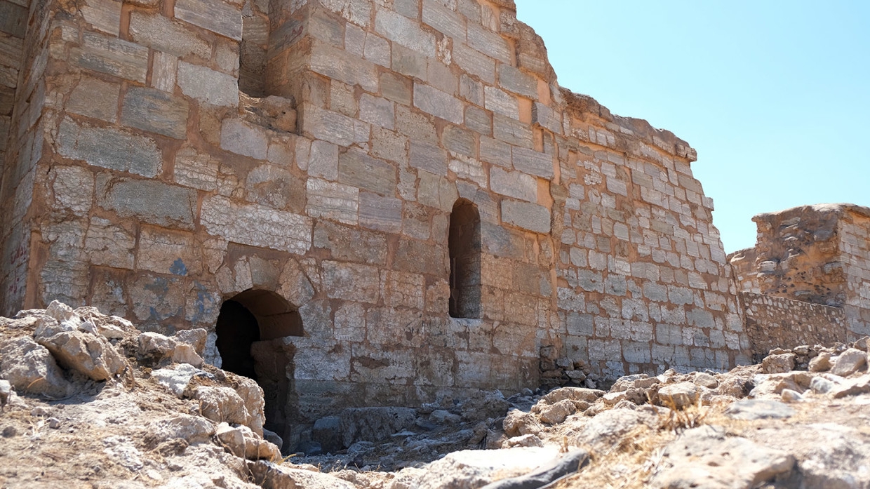 Нетронутая стена храма VII века до нашей эры обнаружена в Турции Наука