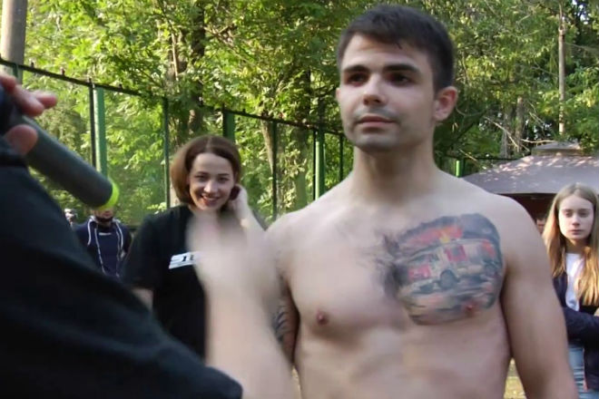 Боец из толпы вышел против профи ММА Боец из толпы вышел против профи ММА бой