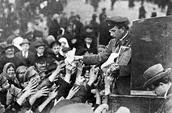 1917 год. Москва. Революционные листовки разлетаются как горячие пирожки.