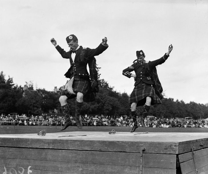 Сила, мужество и взмывающие вверх юбки — Игры горцев в Шотландии история,соревнования,спорт,Шотландия