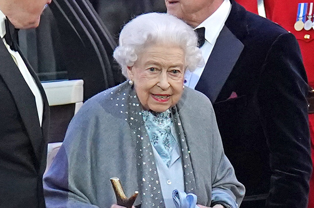 Голливудские звезды и леди Луиза на карете принца Филиппа: королева Елизавета II посетила конное шоу в честь ее платинового юбилея на троне