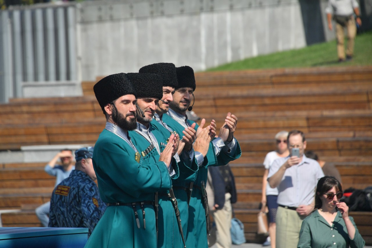 Танцоров, плясавших лезгинку во время терактов в Дагестане, задержали