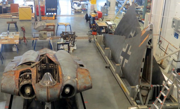 Фюзеляж Horten Ho 229 V3 и его деревянные крылья на реставрации. Фюзеляж Horten Ho 229 V3 и его деревянные крылья на реставрации.