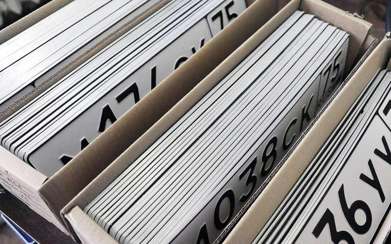 Новый стандарт номеров отложили еще на год