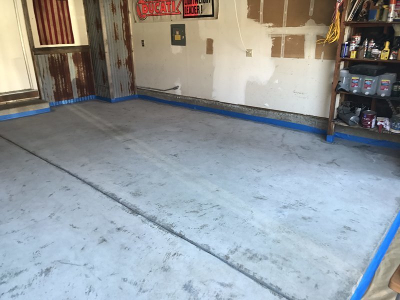 Мотоциклист превратил неприметный гараж в крутое «мужское логово» авто и мото,автоновости,гараж,история