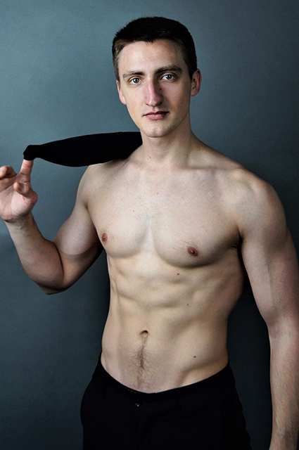 Актера Павла Устинова приговорили к 3,5 годам колонии за "нападение" на сотрудника Росгвардии Актера Павла Устинова приговорили к 3,5 годам колонии за "нападение" на сотрудника Росгвардии Новости