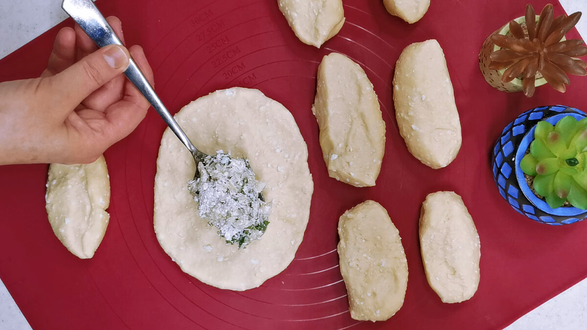 Мои маленькие лепешки по вкусу не устыпают настоящим Хачапури. А рецепт простейший, можно к завтраку успеть рецепте, очень, масло, добавляем, тесто, перемешиваем, можно, творога, творог, любой, нужно, быстро, Сначала, затем, Времени, получается, руками, слегка, совсем, вкусу