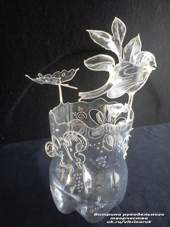 Это все сделано из обычных пластиковых бутылок. Восхищаюсь фантазией умельцев!